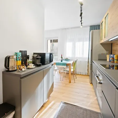 Minty Lounge Apartment